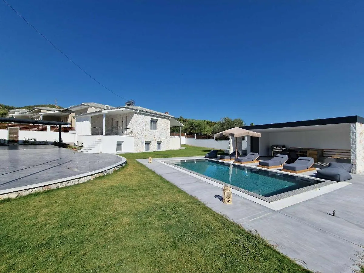 Villa Hillside Pefkohori  بيفكوهوري